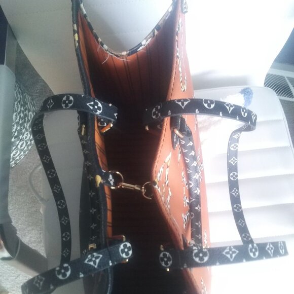 Louis Vuitton OnTheGo GM - Picture 7 of 8